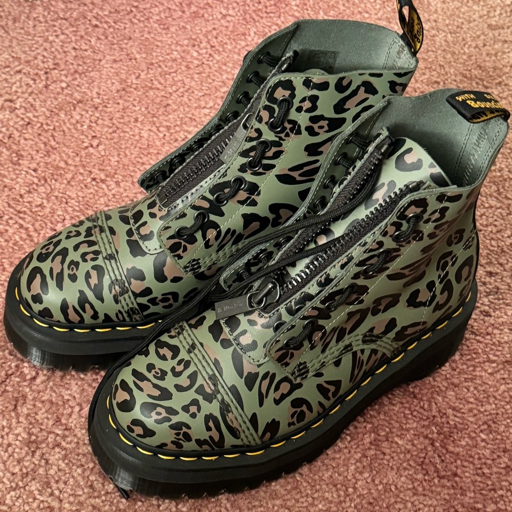 Doc Martens Olive green leopard print